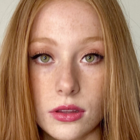 Madeline Ford Nøgen