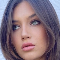 Madison Lewis Nøgen