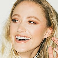 Maika Monroe Nøgen