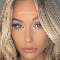 Maisie Burke Nøgen