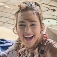 Mary Mouser Nøgen