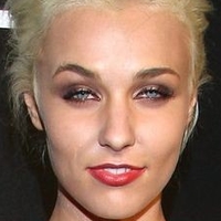 Maty Noyes Nøgen