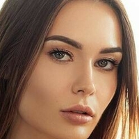 Megan Desaever Nøgen