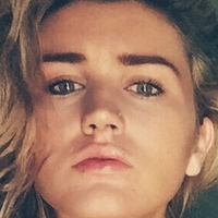 Megan Sullivan Nøgen