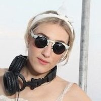 Mia Moretti Nøgen