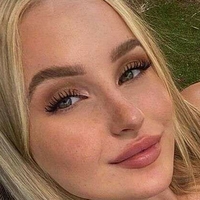 Mikayla Hamilton Nøgen
