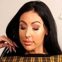 Mila Amora Nøgen