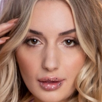 Milan Rose Nøgen