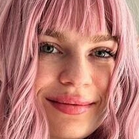 milana_wood Nøgen
