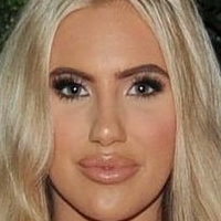 Mollie Salmon Nøgen