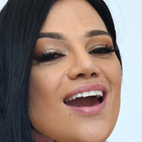 Mona Azar Nøgen