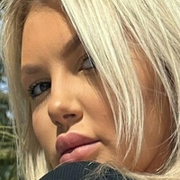 morganhollymoorefree Nøgen
