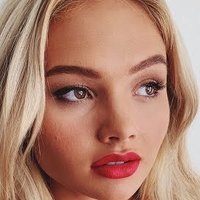 Natalie Alyn Lind Nøgen