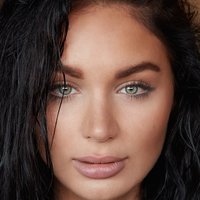 Natassia Halabi Nøgen