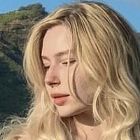 Nikki Beiar Nøgen