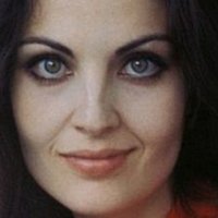 Olga Karlatos Nøgen