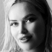Olyria Roy Nøgen