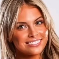 Paris Mikinski Nøgen