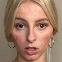 Petiteblondemodel Nøgen