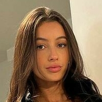 Phoebe Chakar Nøgen