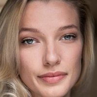 Phoebe McKellar Nøgen