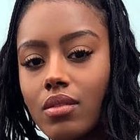 Raven Tracy Nøgen