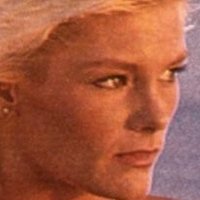 Raye Hollitt Nøgen