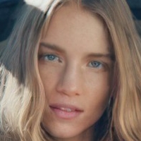 Rebecca Leigh Longendyke Nøgen