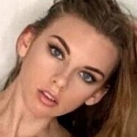 Riah Rose Nøgen