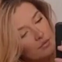 Romy Deselover Nøgen