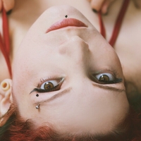 Rosescarlet Nøgen