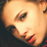 Sam Holly Nøgen