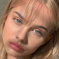 Sara Crumbleleg Nøgen
