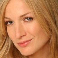 Sara Gmuer Nøgen