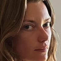 Sarah Holt Nøgen