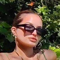 Sarah Lahbati Nøgen