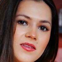 Serina Gomez Nøgen