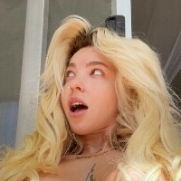 Shanin Blake Nøgen