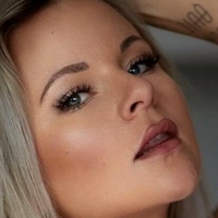 Shortyholly Nøgen