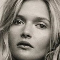 Sophie Kennedy Clark Nøgen