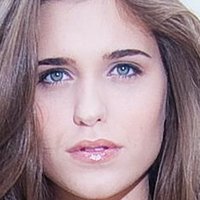 Taylor Kowald Nøgen