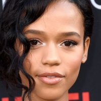 Taylor Russell Nøgen