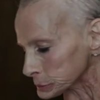 Terri Hall Nøgen