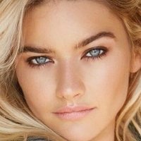 Tess Jantschek Nøgen