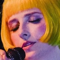 Tessa Violet Nøgen
