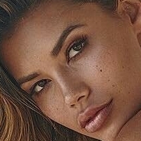 Tiffany Keller Nøgen