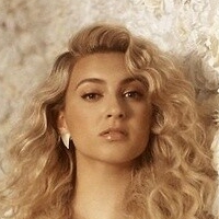 Tori Kelly Nøgen