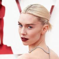 Vanessa Kirby Nøgen