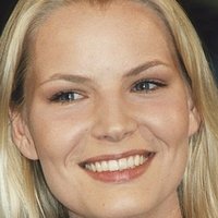 Verena Araghi Nøgen