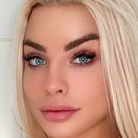 Victoria Mazhevski Nøgen